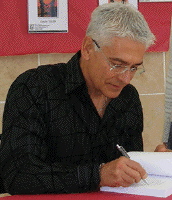 L'auteur Camille Soler ddicace son livre